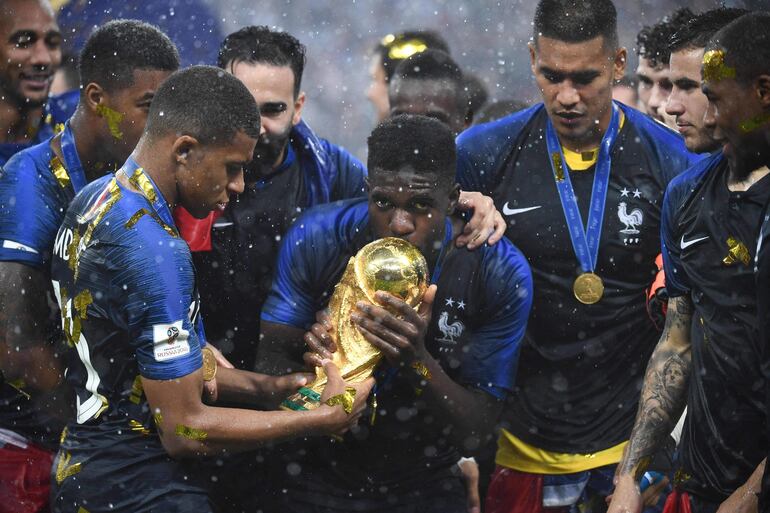 Campeón mundial Umtiti abandona el fútbol