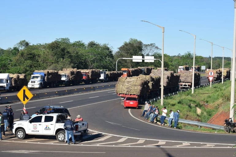 Cañicultores vuelven a las rutas por retraso en nuevo tren de molienda