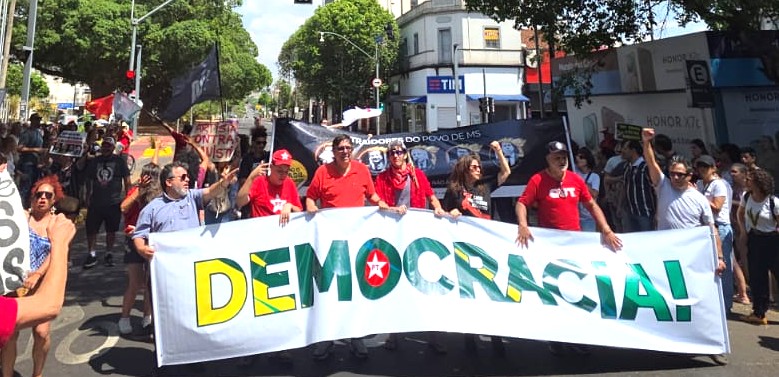 Carlos Bernardo participa de ato em Campo Grande contra anistia e ‘PEC da Blindagem’
