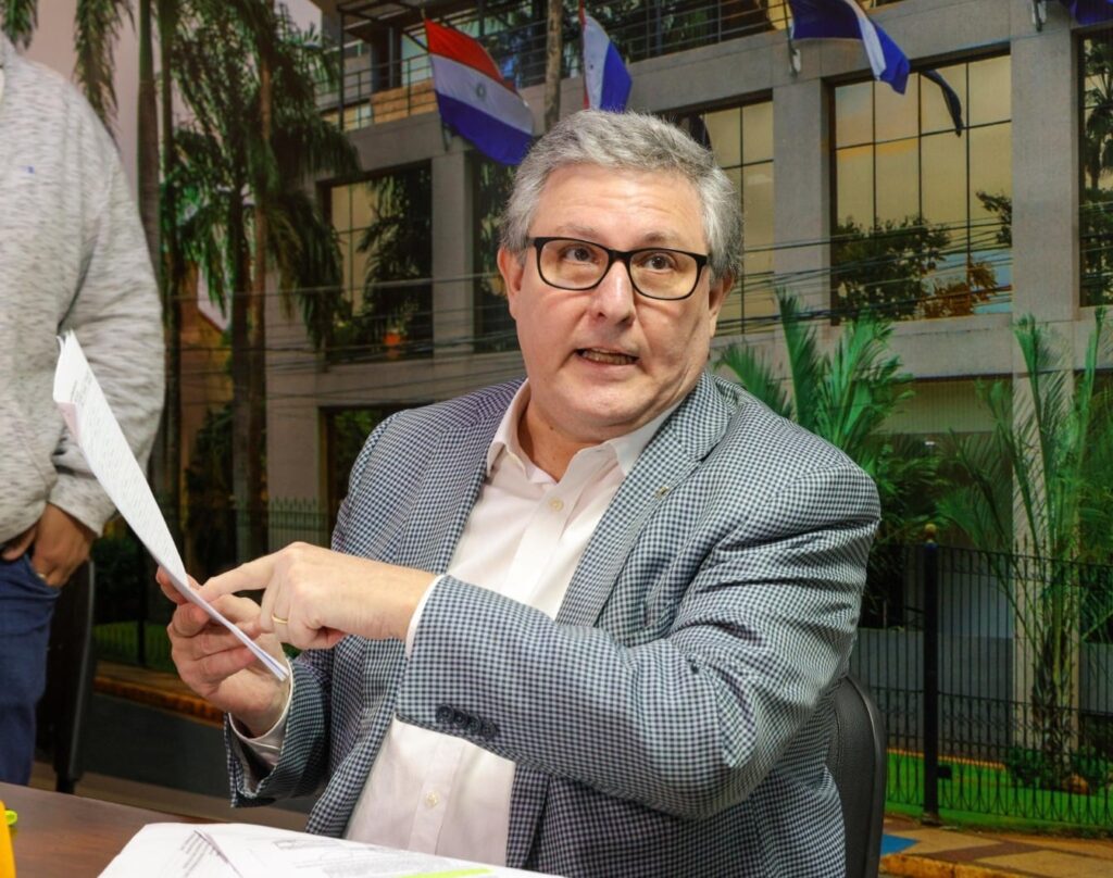 Filizzola: Peña sigue sin aclarar presencia de sobres con miles de dólares en Mburuvicha Róga
