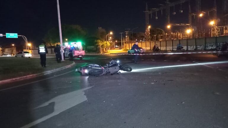 Motociclista muere en accidente en rotonda del puente Héroes del Chaco