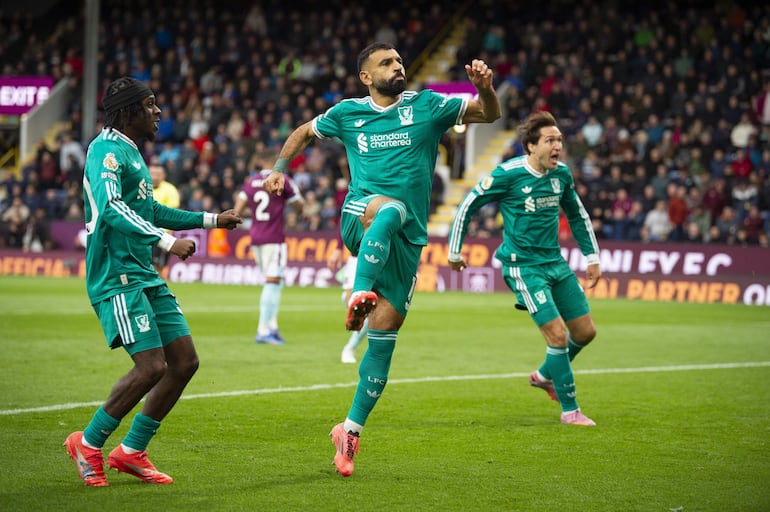 Salah sella el liderato del Liverpool con un penal en el último minuto  Internacional