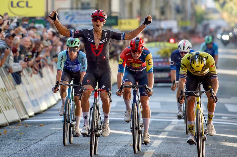 Ciclismo: Italiano Matteo Trentin, ganador de París-Tours