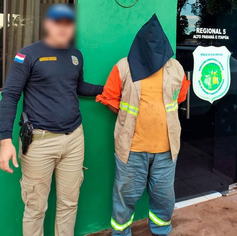 Detienen a un hombre e incautan su retroexcavadora en el este por delitos ambientales