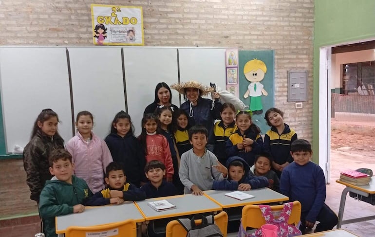 El karai octubre visitó una escuela de San Antonio