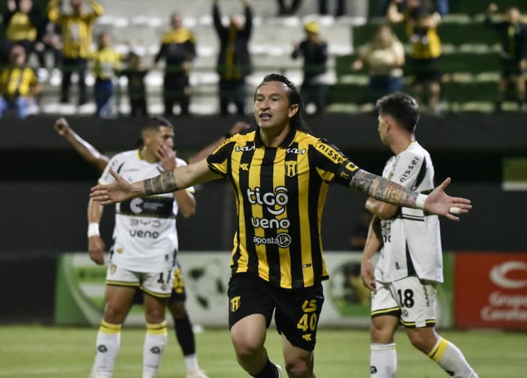 Guaraní, aferrado a la cima mete traslada la presión a Cerro Porteño